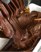 Load image into Gallery viewer, Dark chocolate &amp; Sea Salt sorbet 473ml tub *vegan
